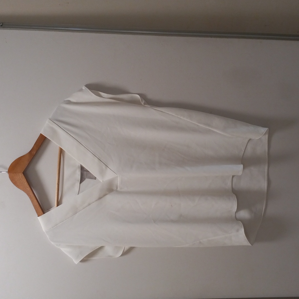 H&M White V-neck